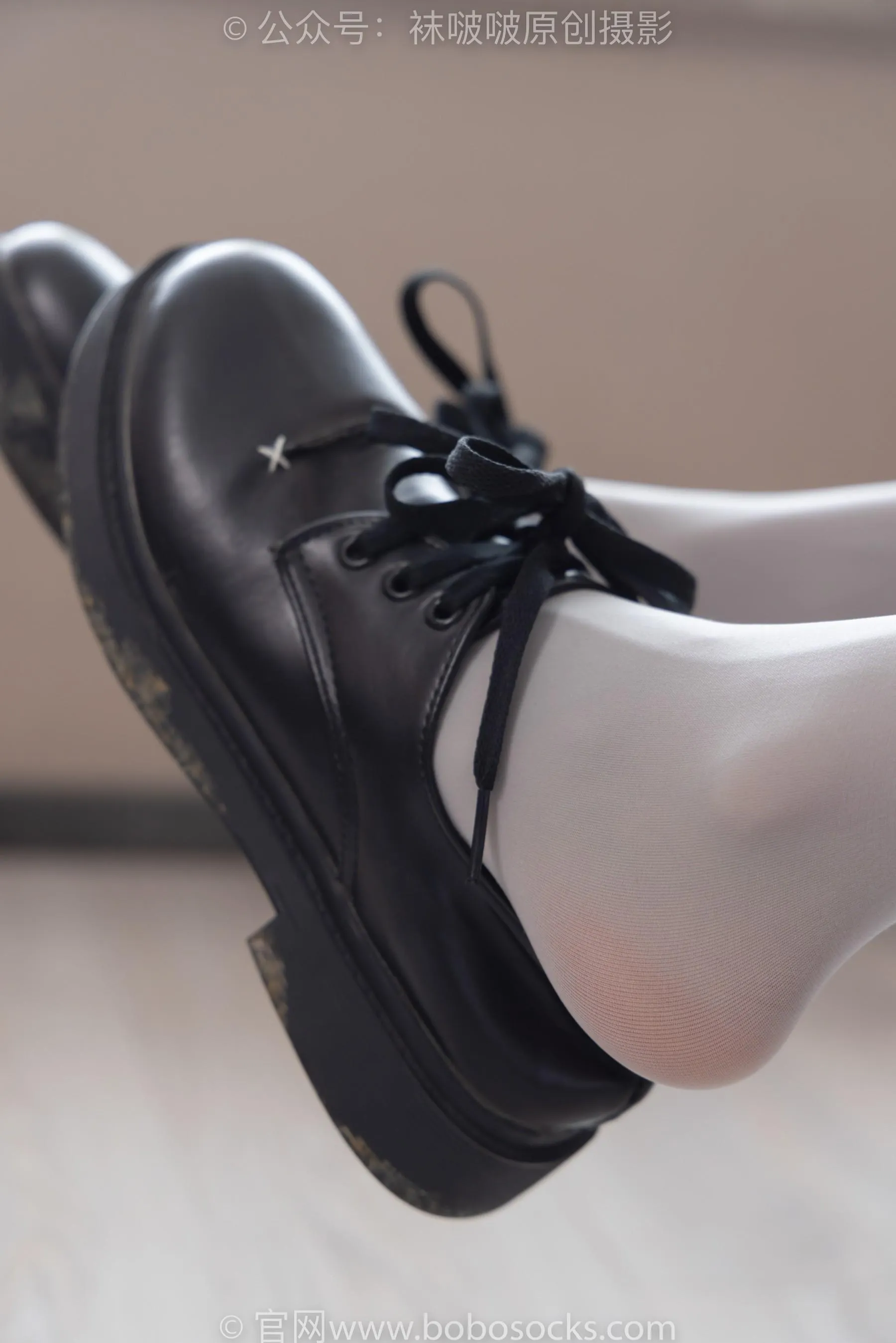 [BoBoSocks袜啵啵]NO.213 稚予-黑皮鞋、厚灰丝 [87P]插图5